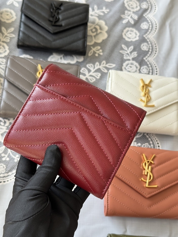 イヴサンローラン財布角部分ディテール